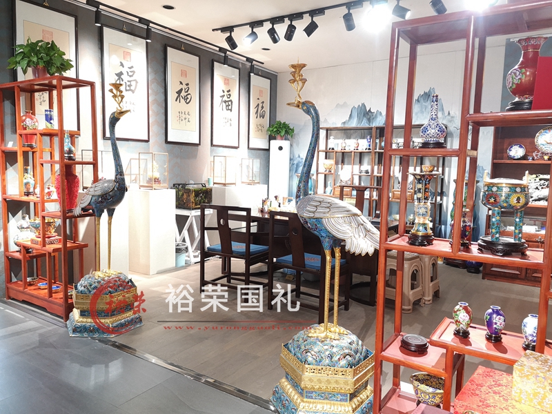 景泰蓝仙鹤烛台一对-景泰蓝-裕荣国礼