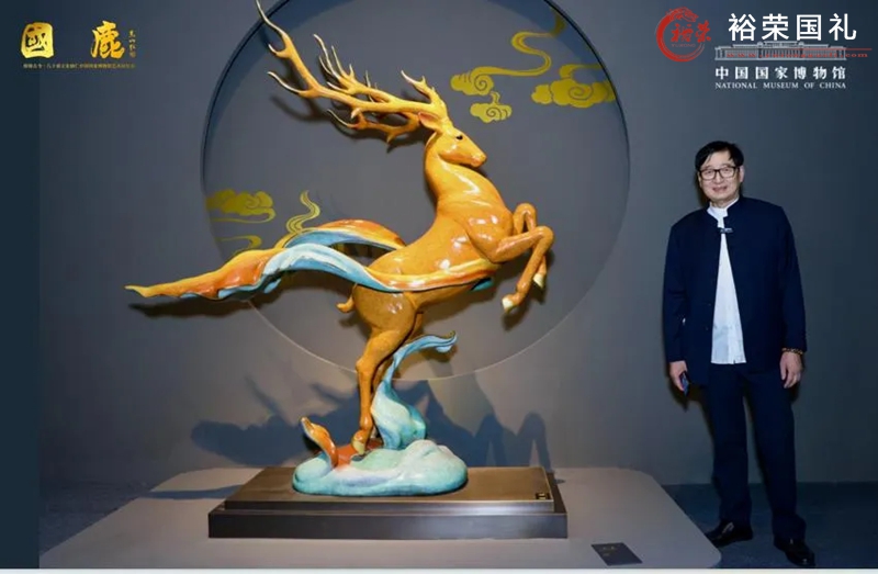 朱炳仁铜雕艺术作品《国鹿》采用朱炳仁铜雕工艺与独创的高温琅彩工艺